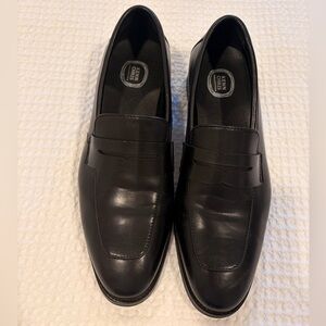 Kenn Chris Classic Black Slip-On Loafers